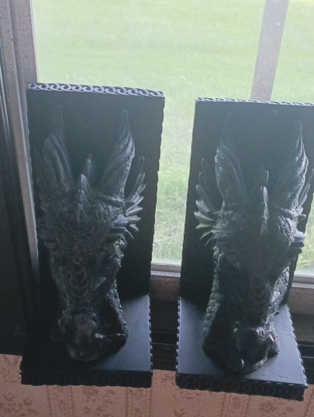 Decorative Dragon Head Bookends - Black